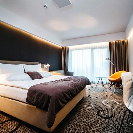 Q Hotel Plus Краков Экстерьер фото
