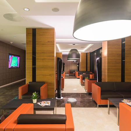 Q Hotel Plus Краков Экстерьер фото