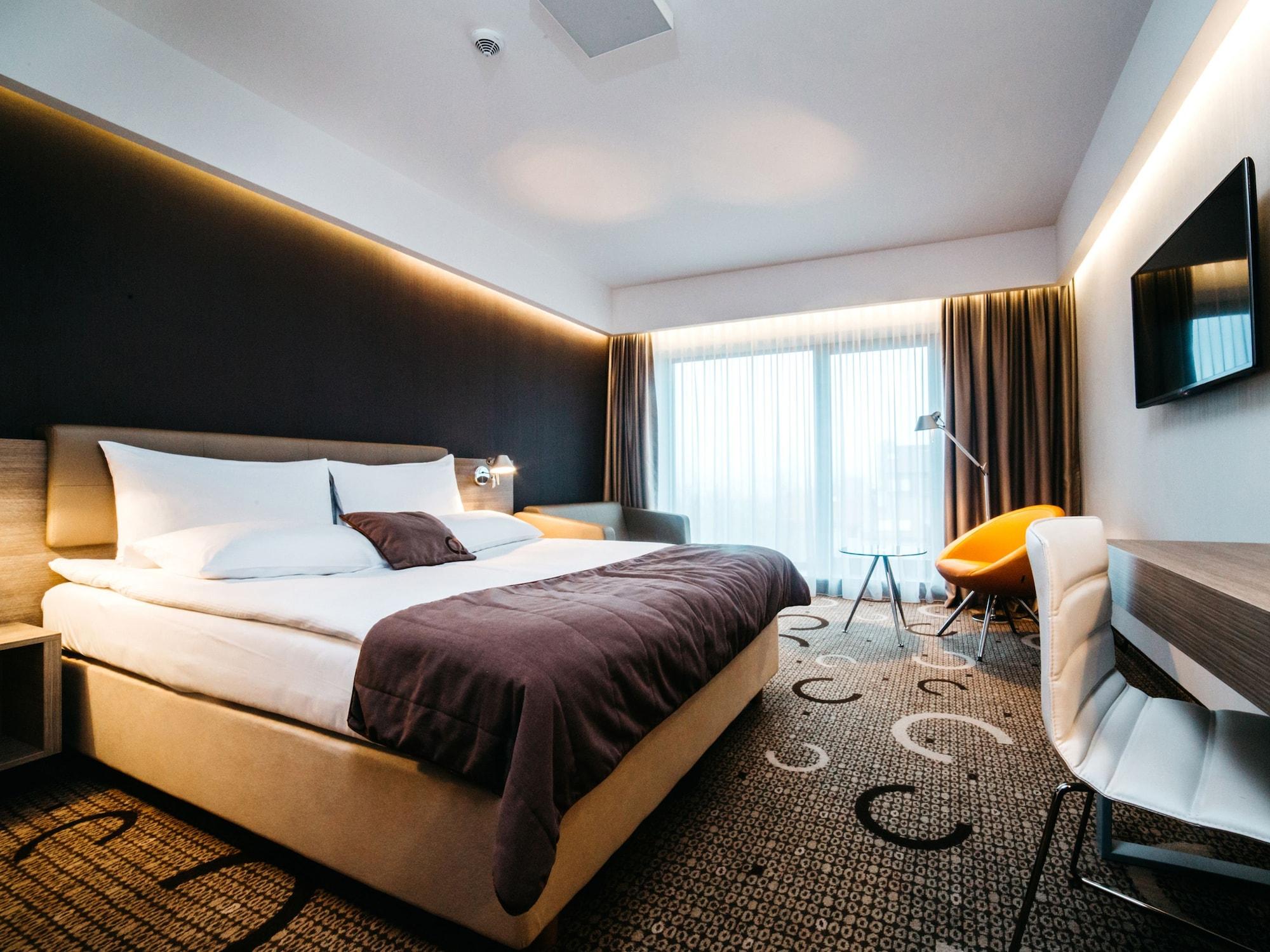 Q Hotel Plus Краков Экстерьер фото