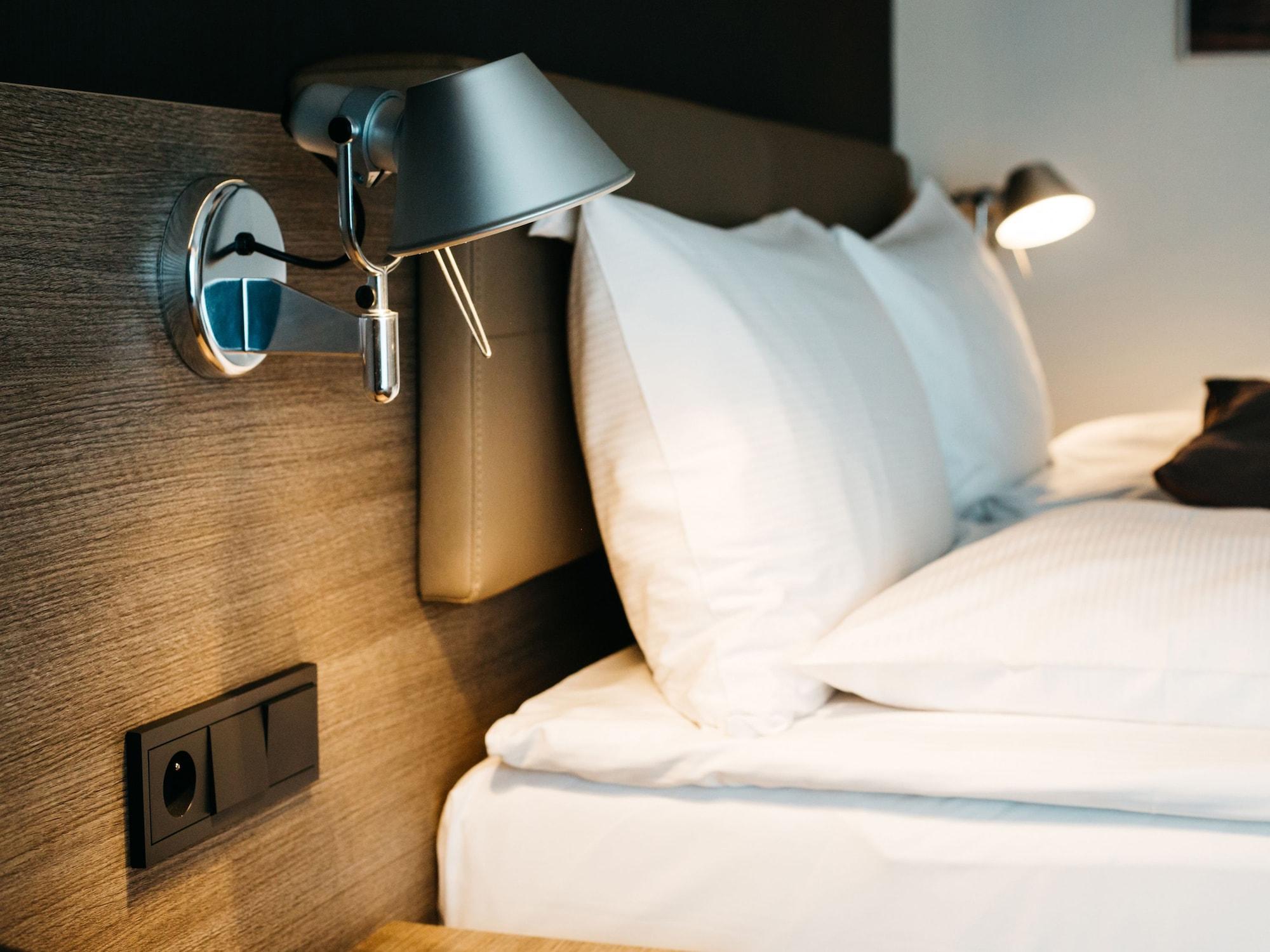 Q Hotel Plus Краков Экстерьер фото