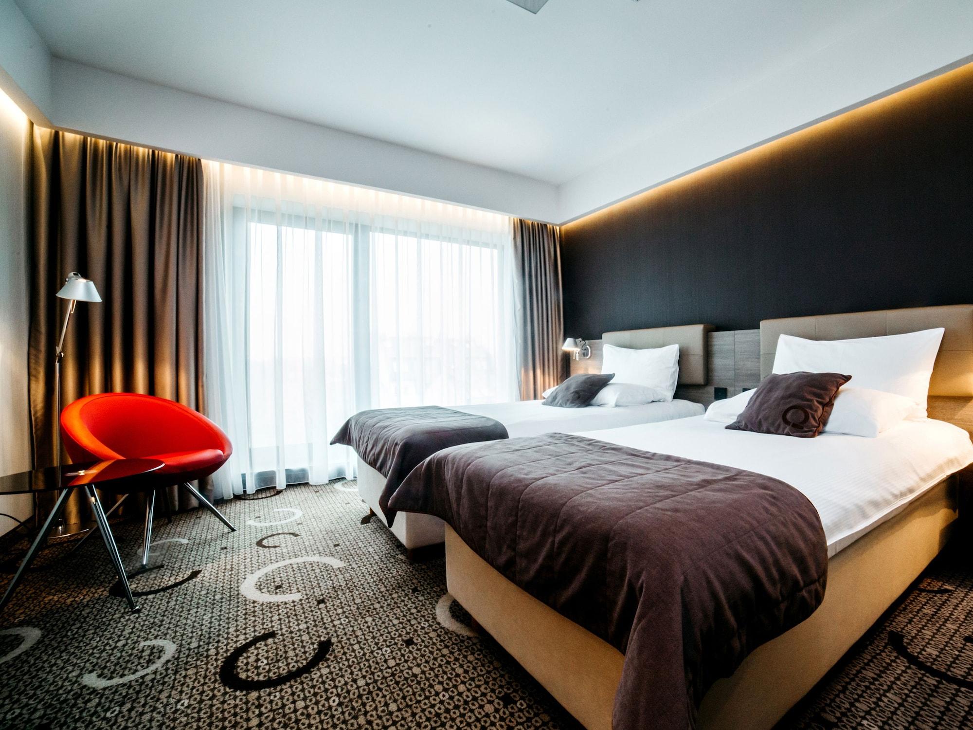 Q Hotel Plus Краков Экстерьер фото