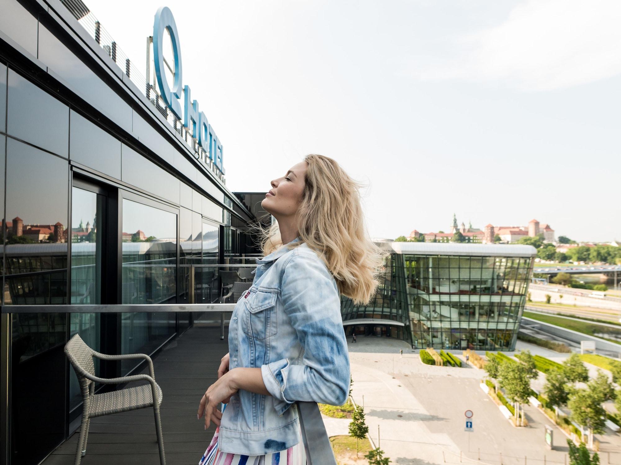 Q Hotel Plus Краков Экстерьер фото