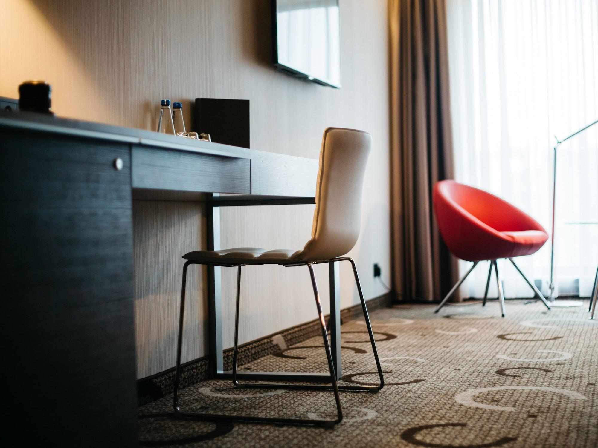 Q Hotel Plus Краков Экстерьер фото