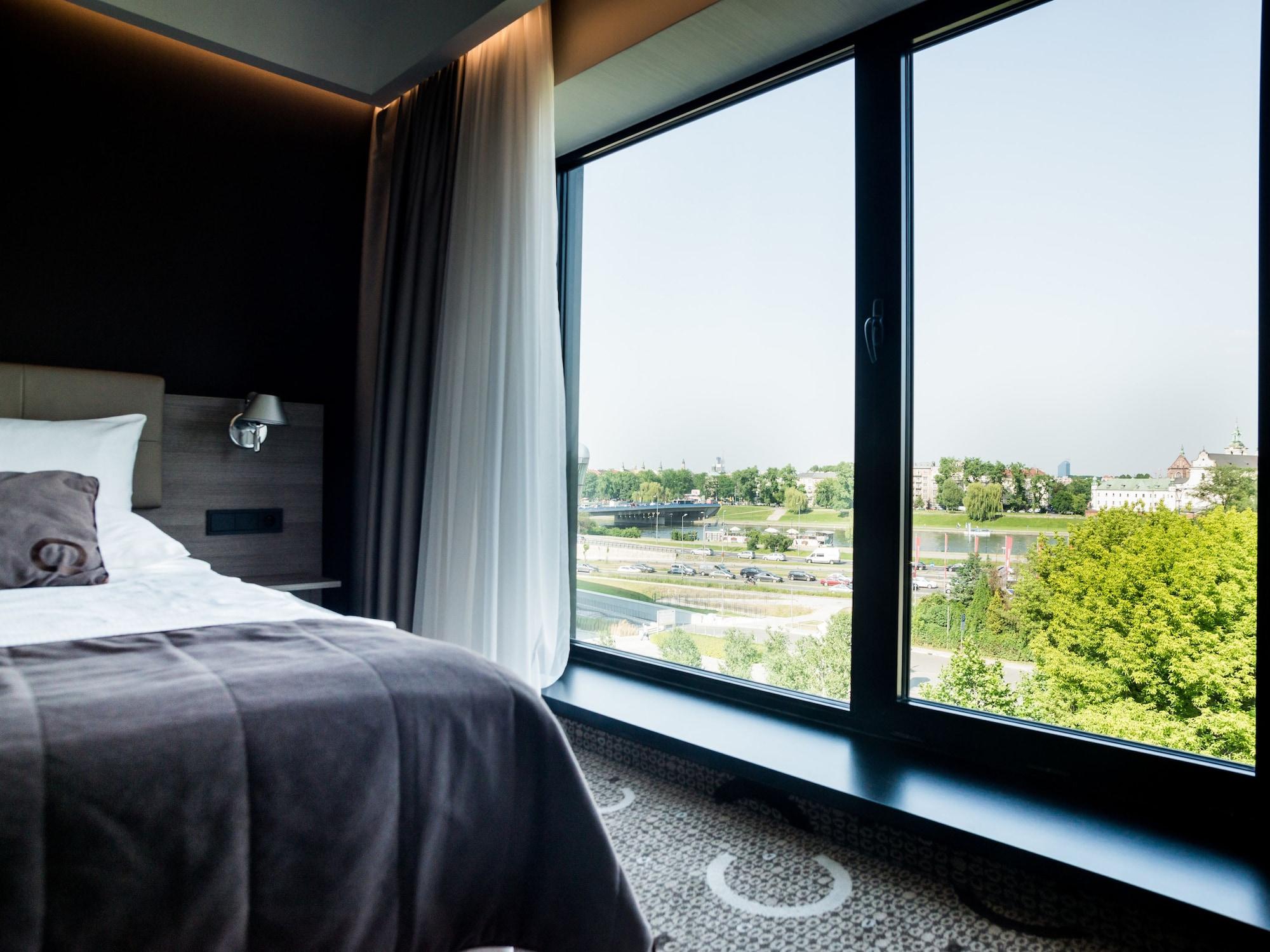 Q Hotel Plus Краков Экстерьер фото