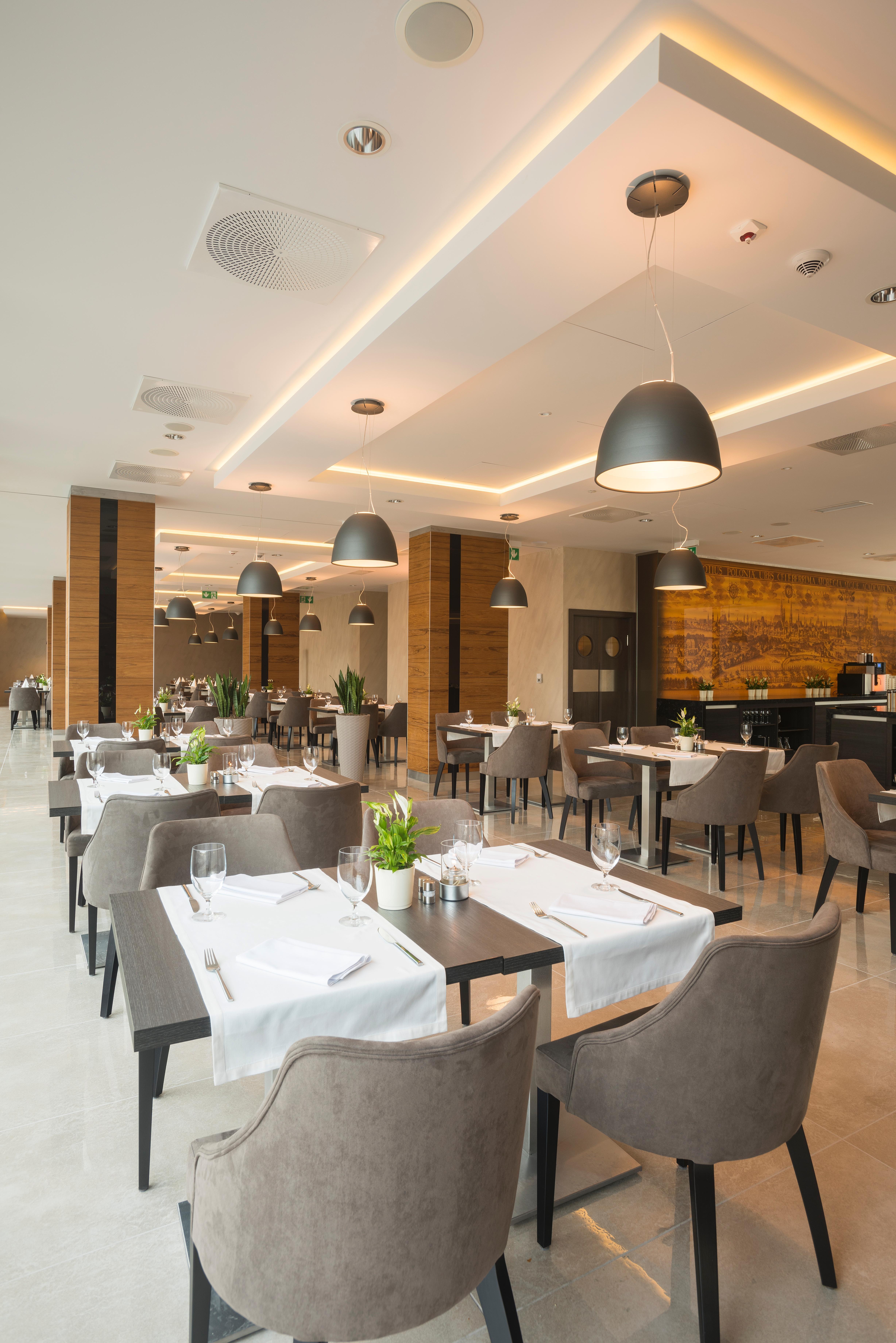 Q Hotel Plus Краков Экстерьер фото