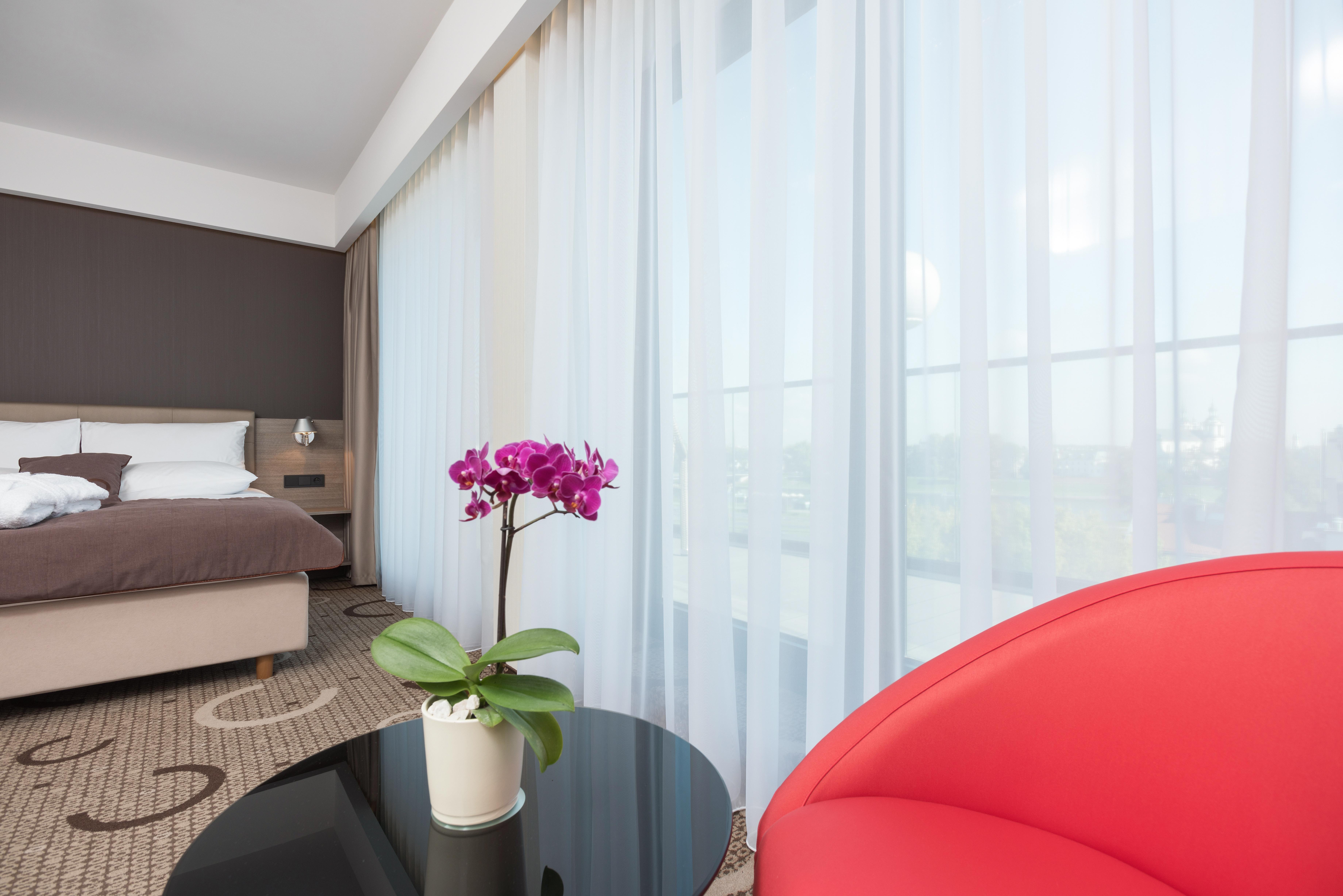 Q Hotel Plus Краков Экстерьер фото