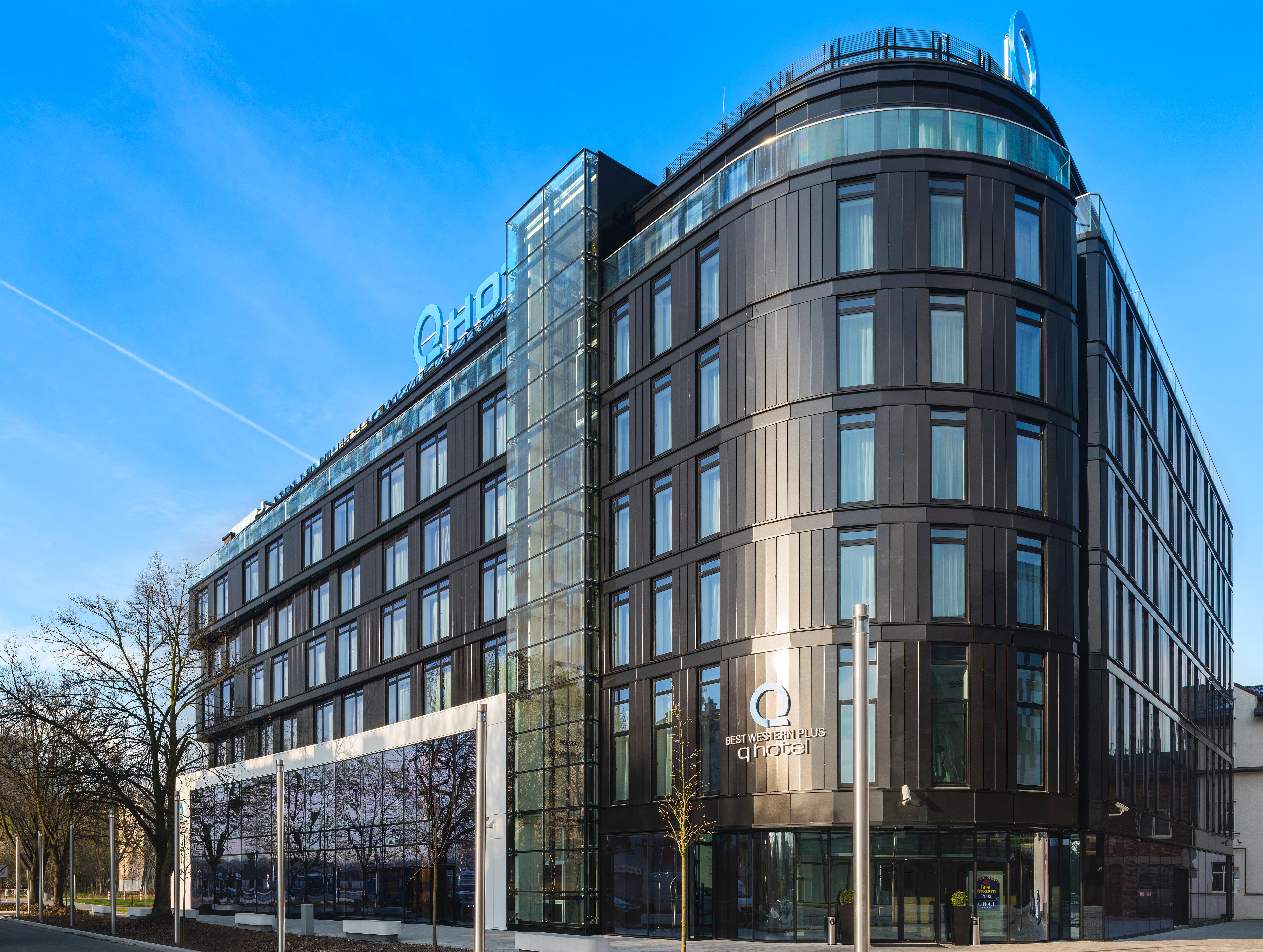 Q Hotel Plus Краков Экстерьер фото