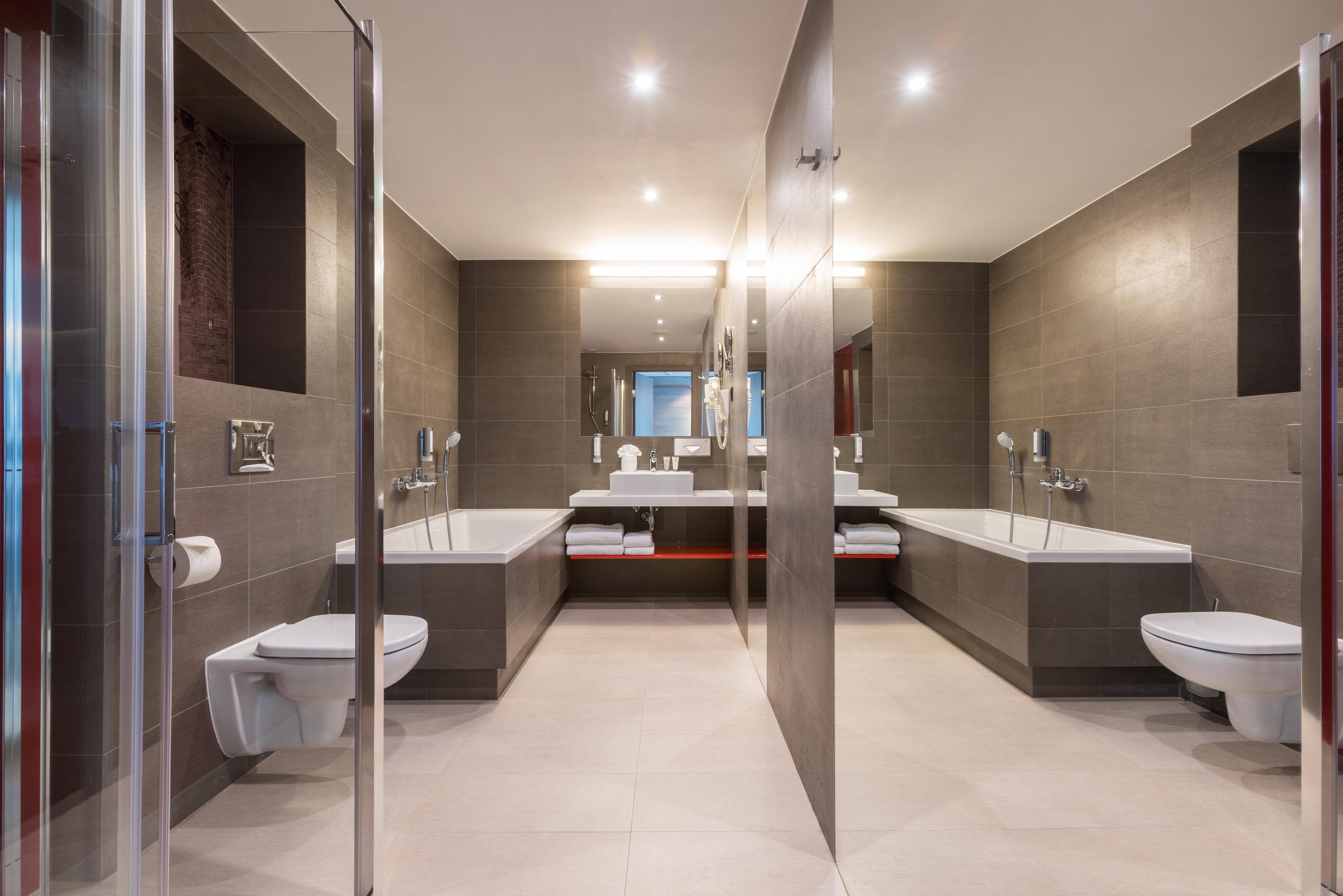 Q Hotel Plus Краков Экстерьер фото