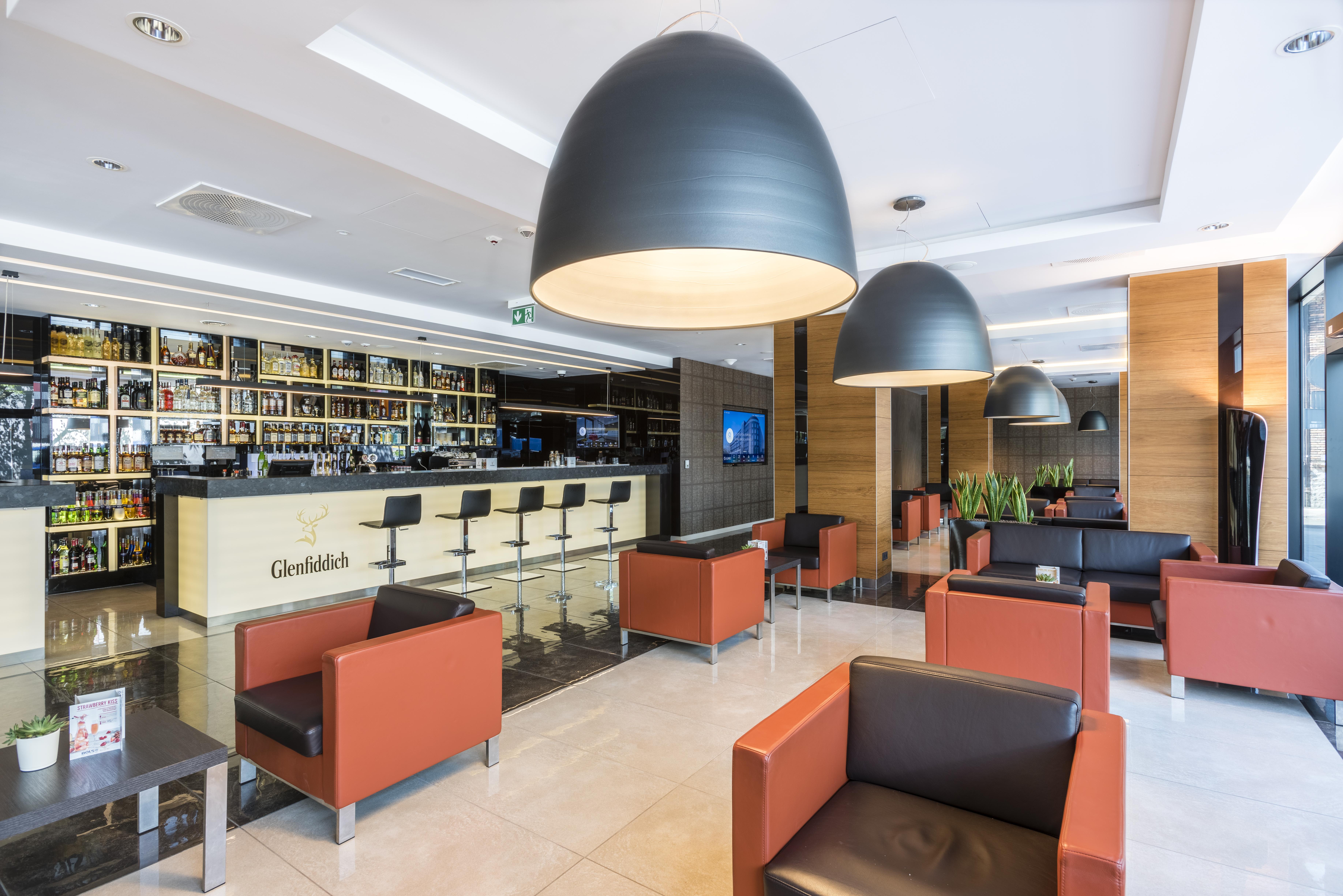 Q Hotel Plus Краков Экстерьер фото