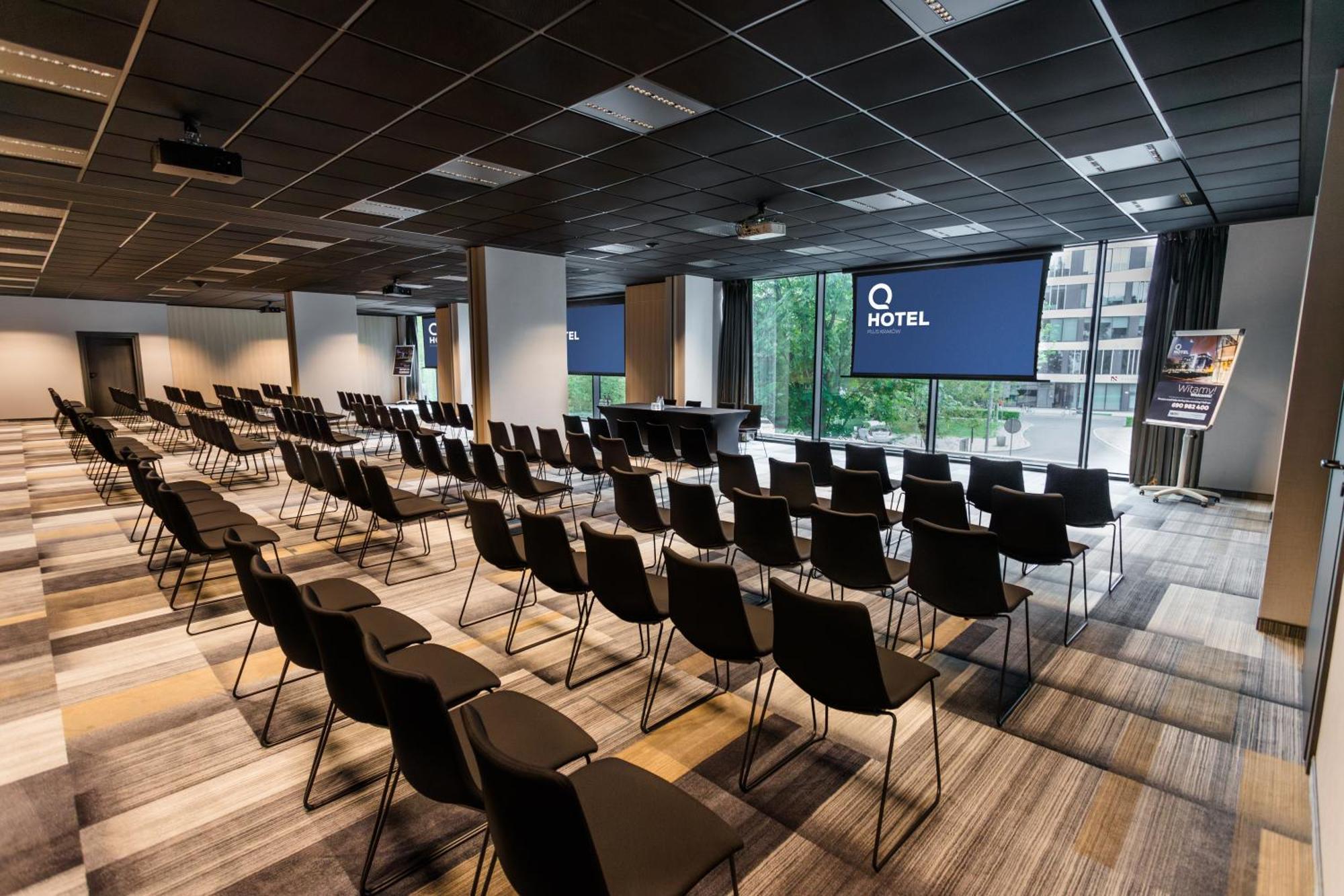 Q Hotel Plus Краков Экстерьер фото
