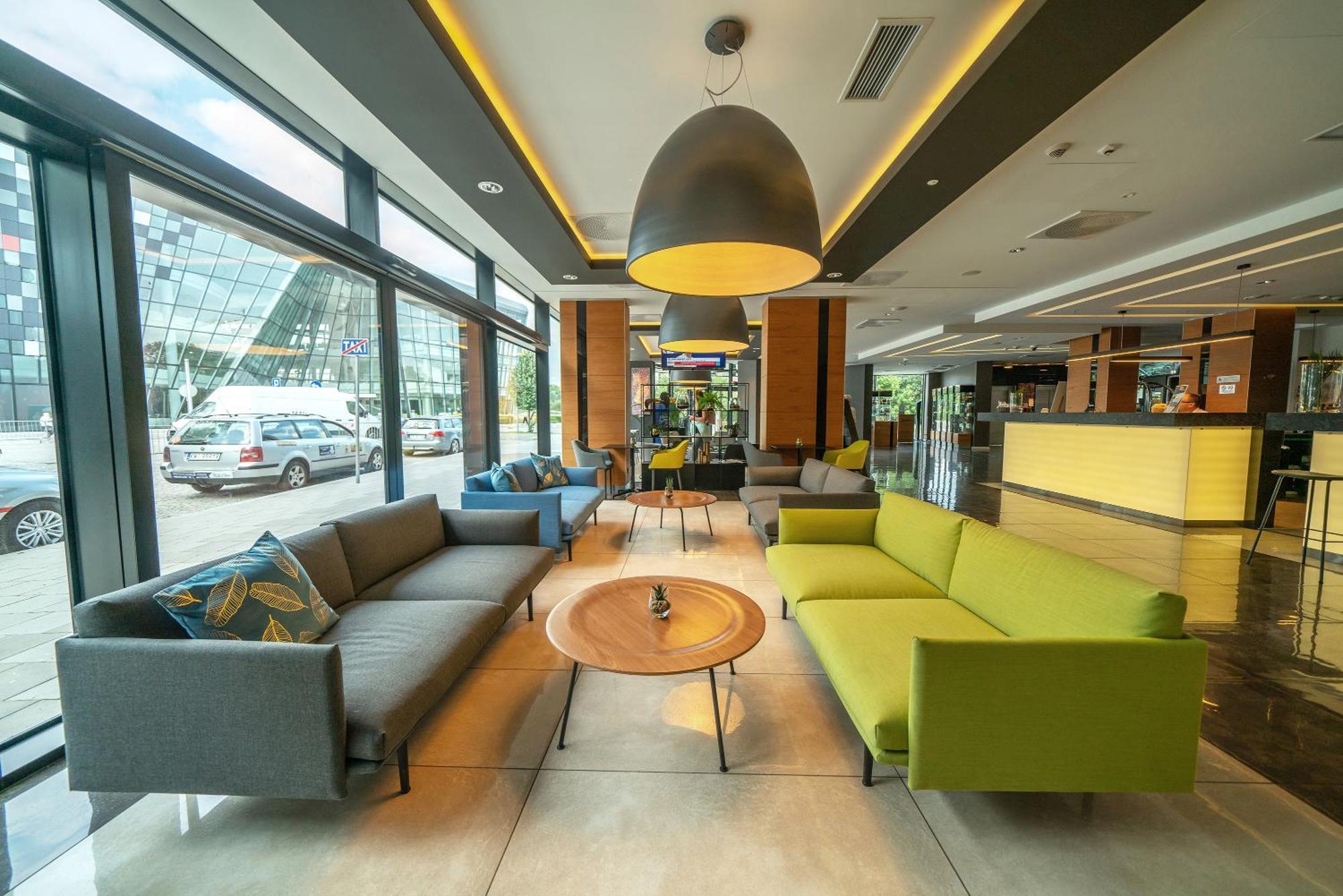 Q Hotel Plus Краков Экстерьер фото