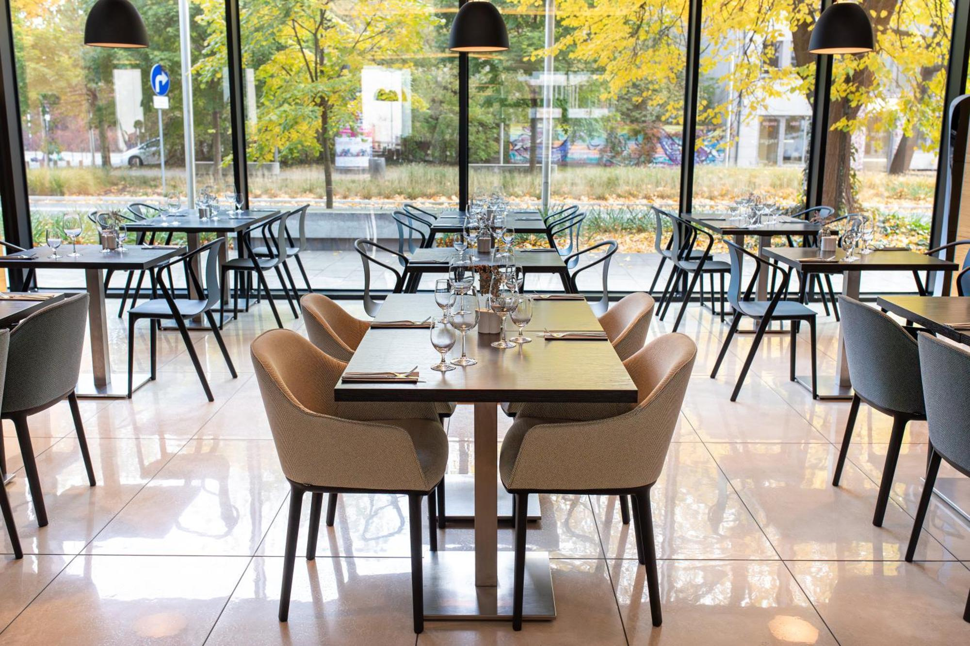 Q Hotel Plus Краков Экстерьер фото