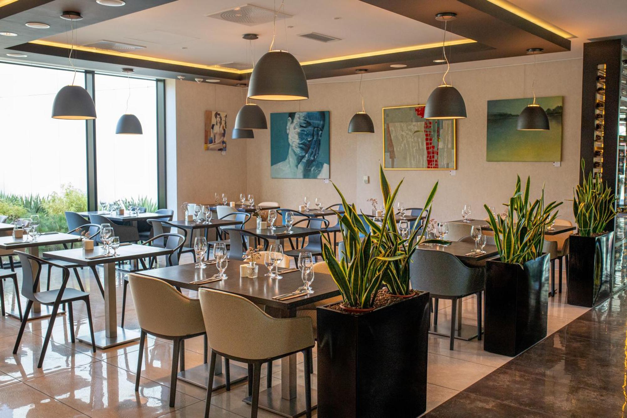 Q Hotel Plus Краков Экстерьер фото