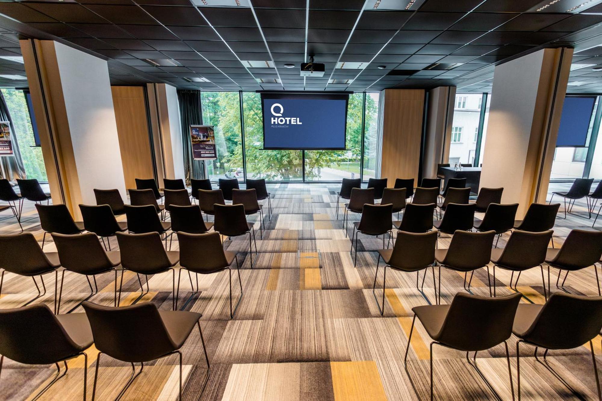 Q Hotel Plus Краков Экстерьер фото