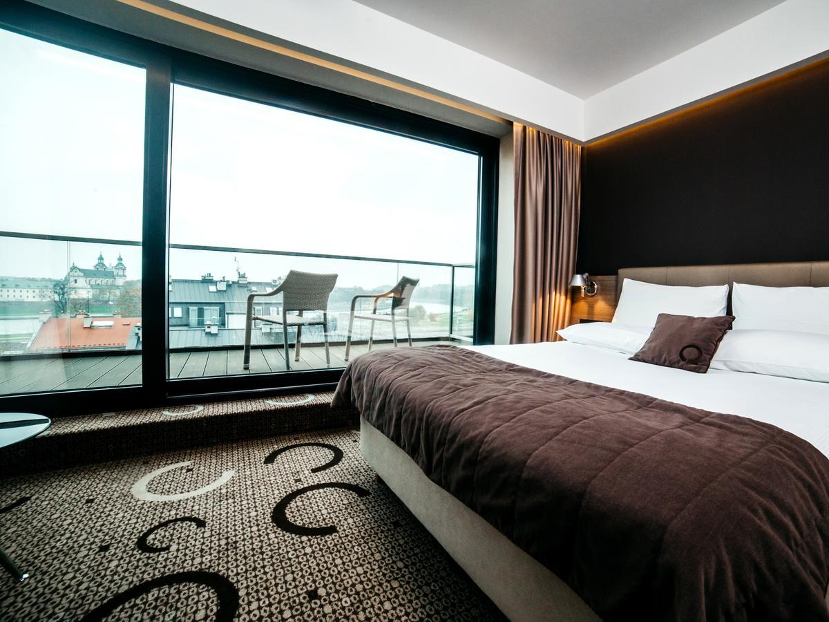 Q Hotel Plus Краков Экстерьер фото