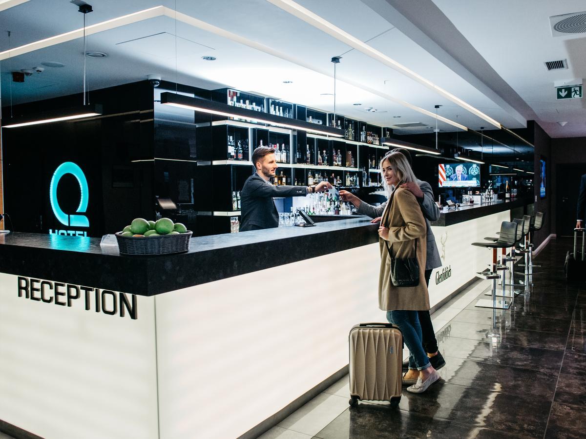 Q Hotel Plus Краков Экстерьер фото