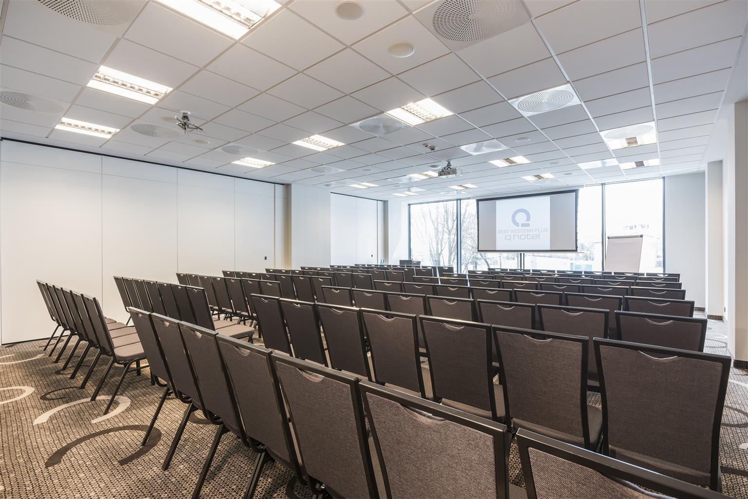Q Hotel Plus Краков Экстерьер фото