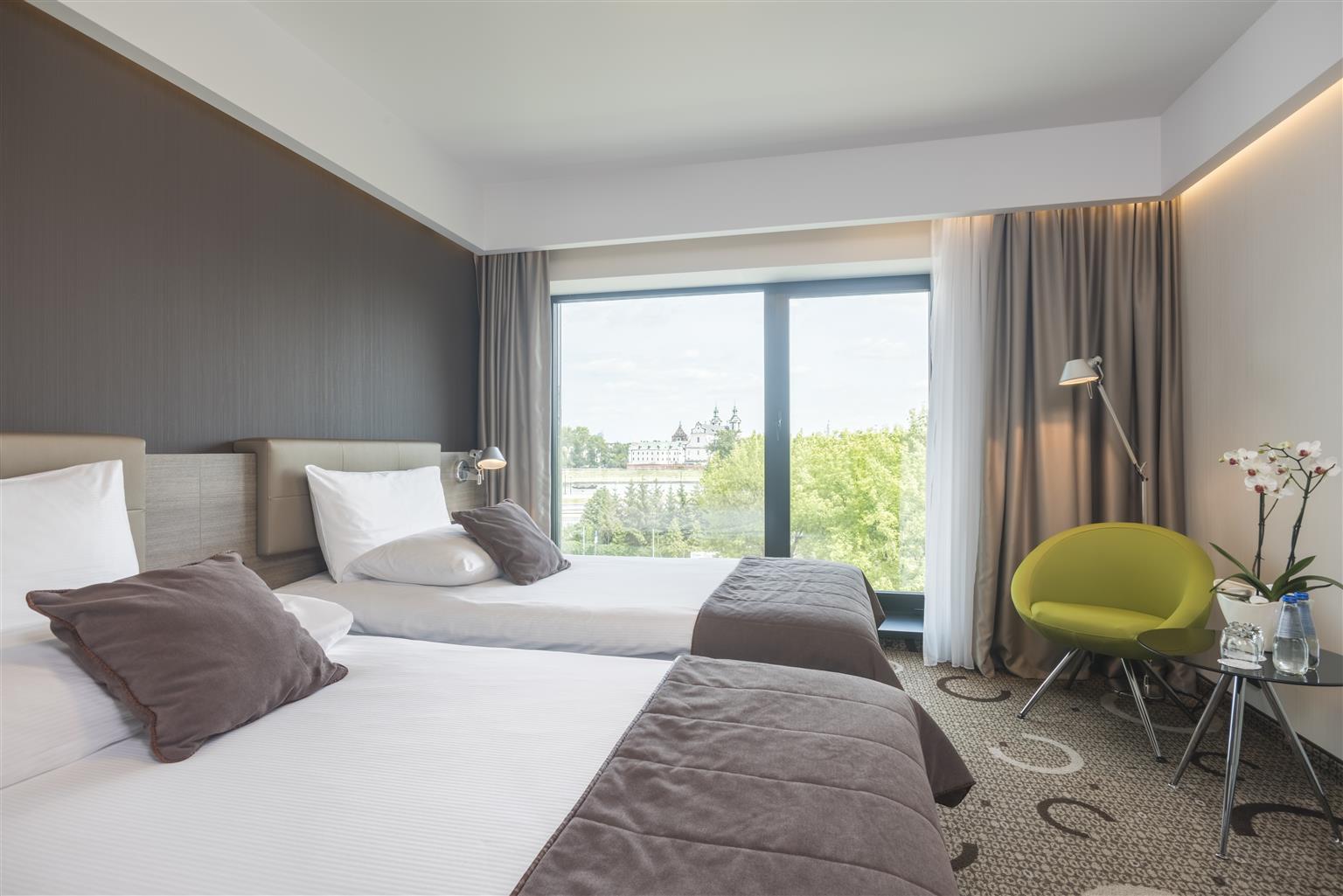 Q Hotel Plus Краков Экстерьер фото